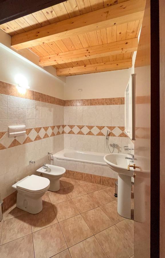 Casa Vacanze Al Lago P2 Monasterolo del Castello Εξωτερικό φωτογραφία